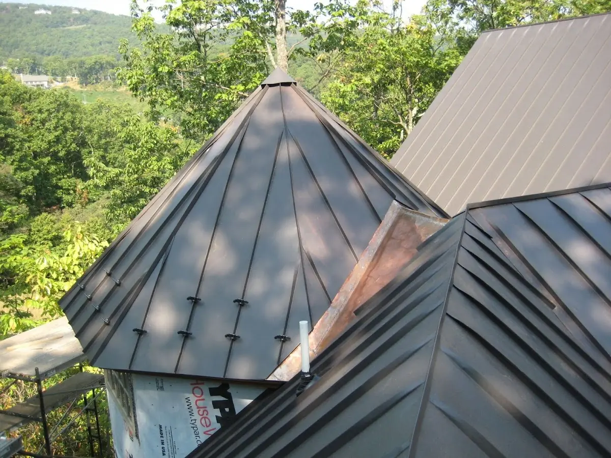 Professional Roof Tarp Installation by Craftsman Roofing in Venus